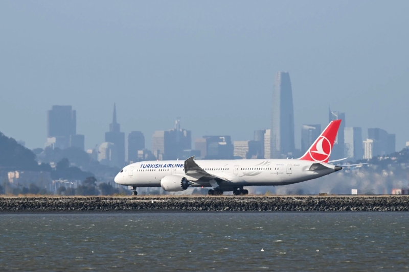 Türk Hava Yolları Pilotu Uçuş Ortasında Hayatını Kaybetti, Acil İniş Gerçekleşti